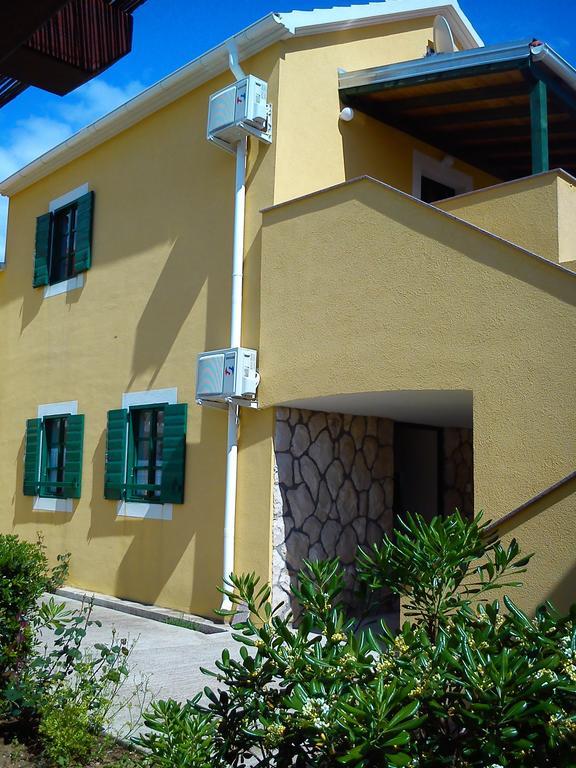 Milutinov Dvor Apartments 沃希 外观 照片