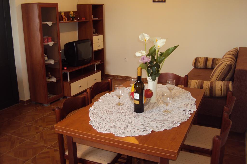 Milutinov Dvor Apartments 沃希 外观 照片