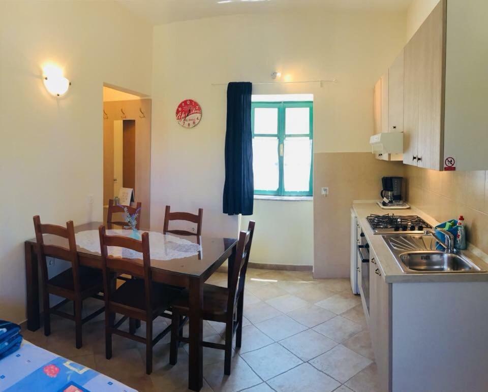 Milutinov Dvor Apartments 沃希 外观 照片